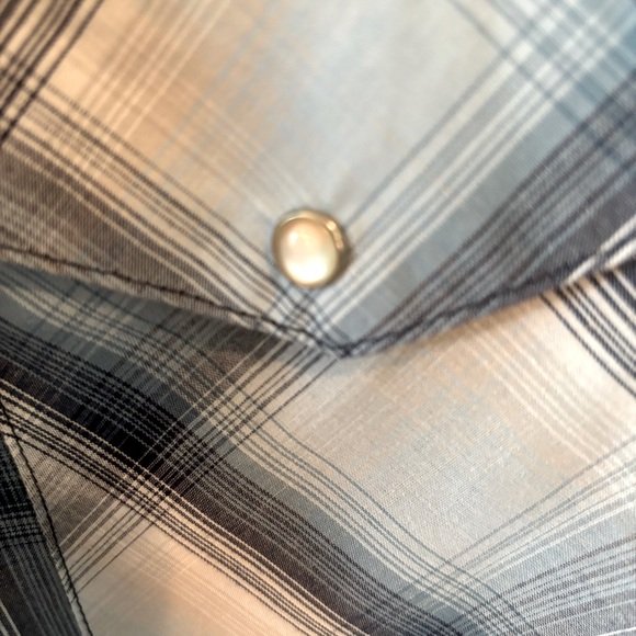 Wrangler XL short sleeve mother of pearl snaps. - Picture 5 of 6